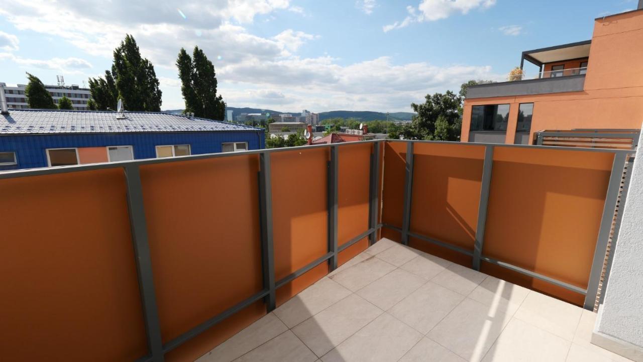 Air-Conditioned, 2 Room Apartment With Terrace Bratislava Bagian luar foto