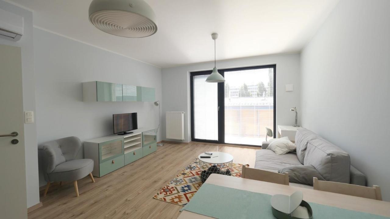 Air-Conditioned, 2 Room Apartment With Terrace Bratislava Bagian luar foto