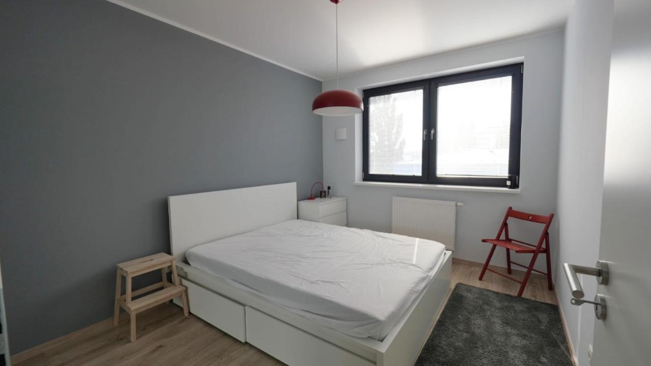 Air-Conditioned, 2 Room Apartment With Terrace Bratislava Bagian luar foto