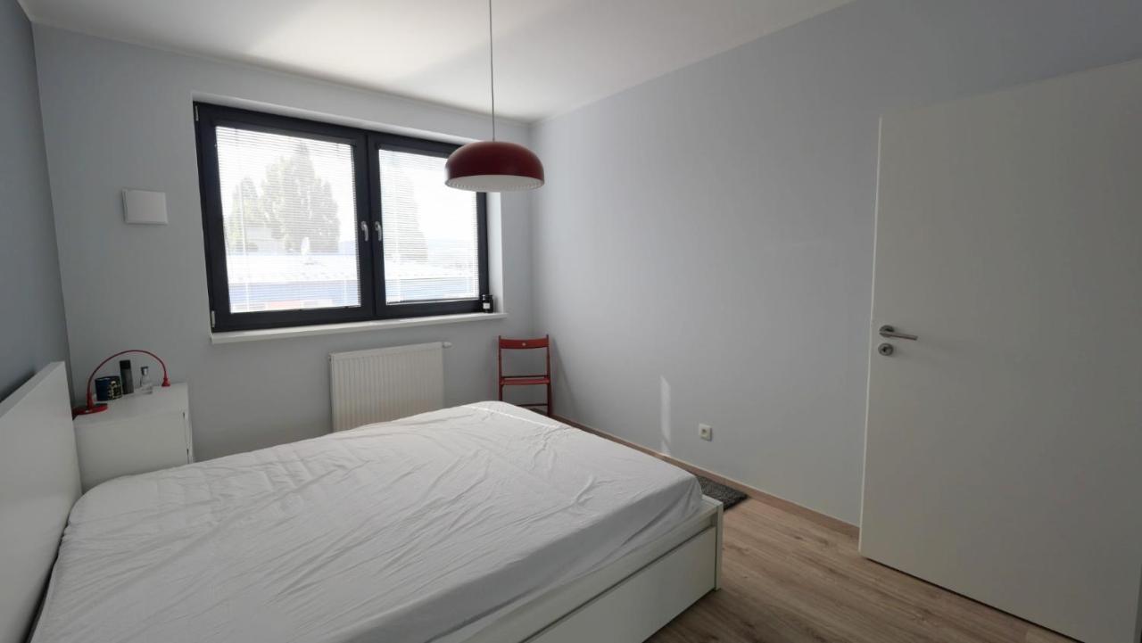 Air-Conditioned, 2 Room Apartment With Terrace Bratislava Bagian luar foto