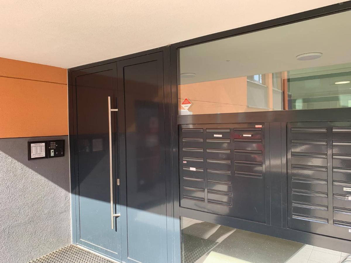 Air-Conditioned, 2 Room Apartment With Terrace Bratislava Bagian luar foto